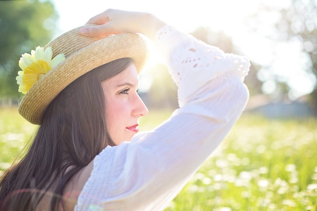 Marmara Tu centro de belleza en Barcelona - woman, beauty, fashion, hat, sunlight, sunshine, beautiful, pretty, young woman, girl, female, pretty woman, pose, model, summer, outdoors, field, meadow, nature, portrait, woman, woman, beauty, beauty, hat, sunshine, sunshine, sunshine, sunshine, sunshine, girl